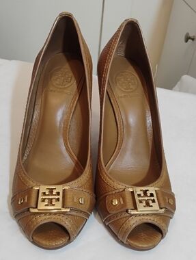 Tory Burch Carnell Peep Toe Wedge Size 6M